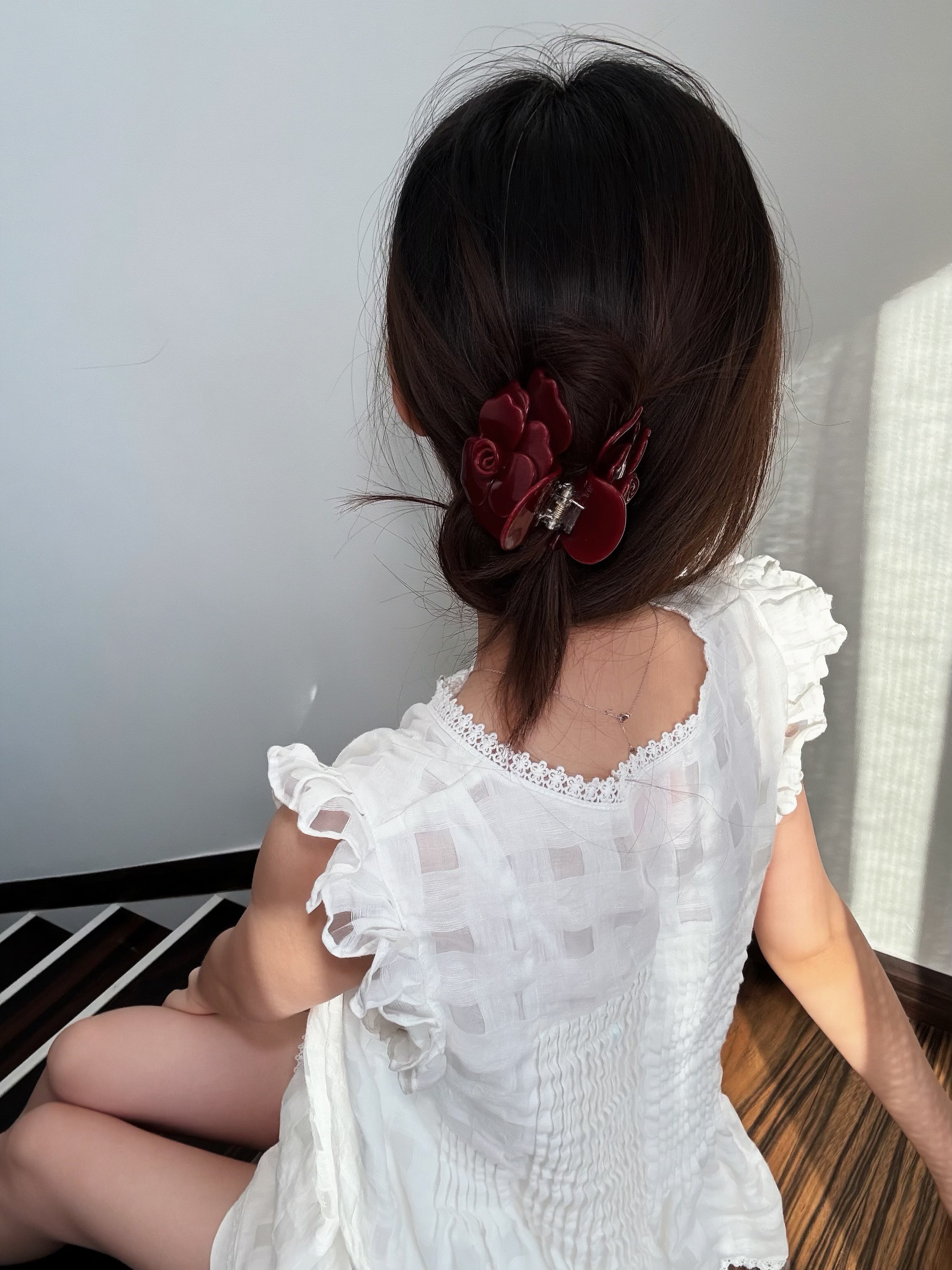 Grande Rose Claw in Red