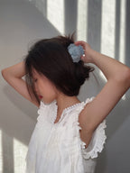 Grande Rose Claw in Blue
