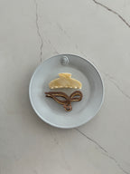 Gabrielle Claw in La crème