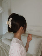 Gabrielle Claw in La crème