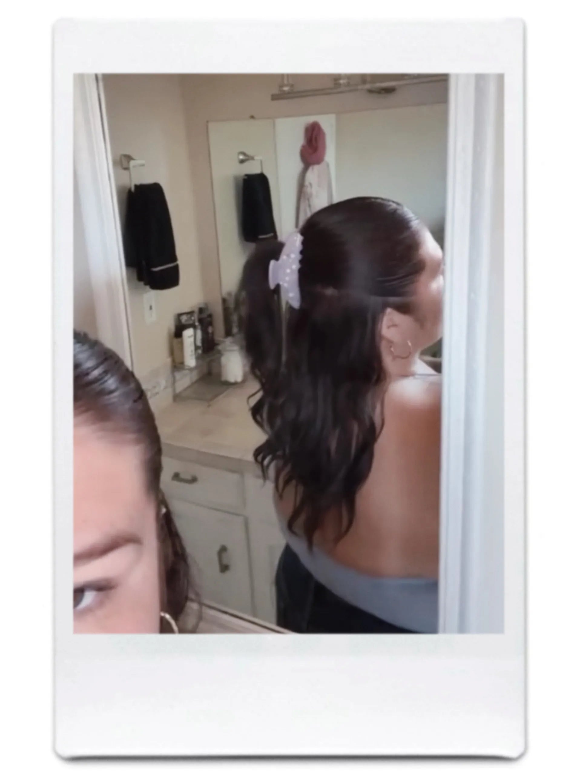 Girl wearing Big Dipper Hair Claw in Nebula gradient – mirror selfie showing cosmic-inspired style.