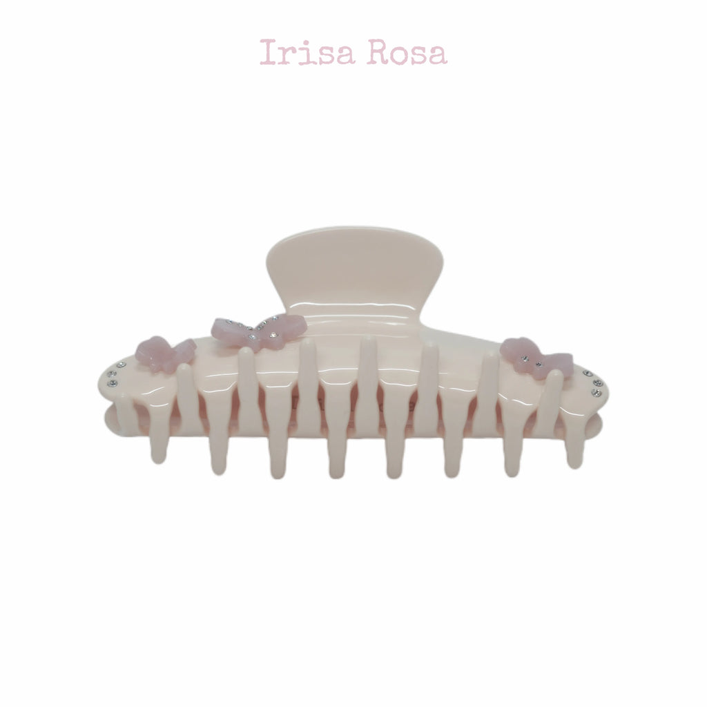 Side view of Gabrielle Claw in Jade Butter – curved teeth design for secure grip