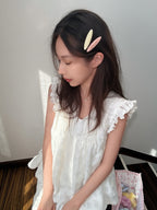 Everyday hairstyle with butter side clip – elegant hair accessory